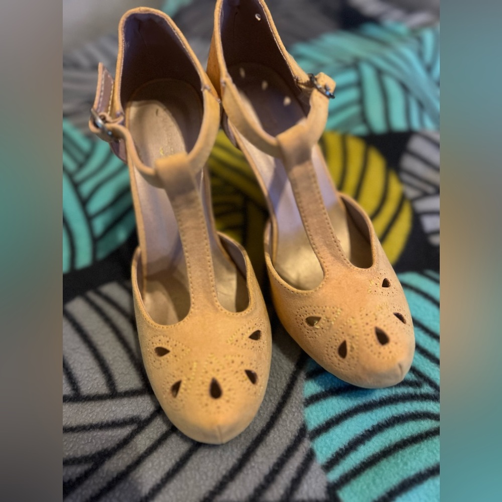 Yellow vintage style heels